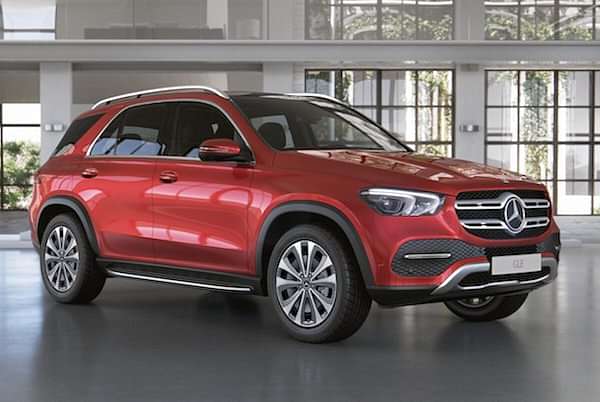 Mercedes-Benz GLE-Class Right Front Three Quarter