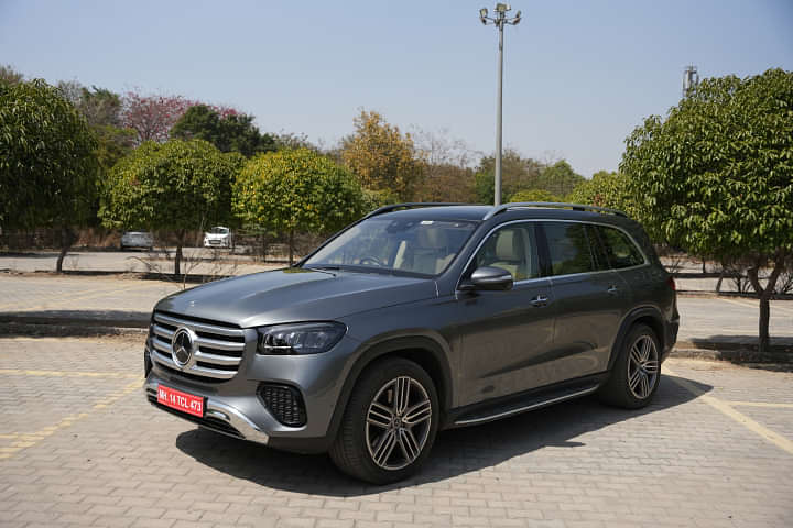 Mercedes-Benz GLS Left Front Three Quarter