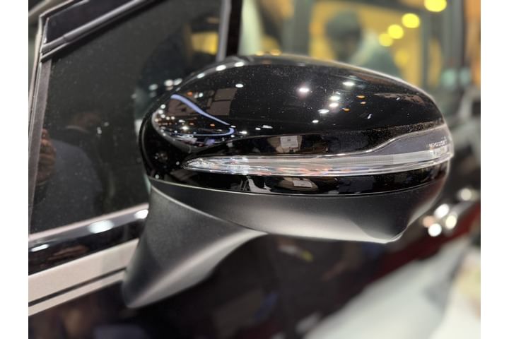 Mercedes-Benz Maybach EQS SUV EV ORVM Blinker