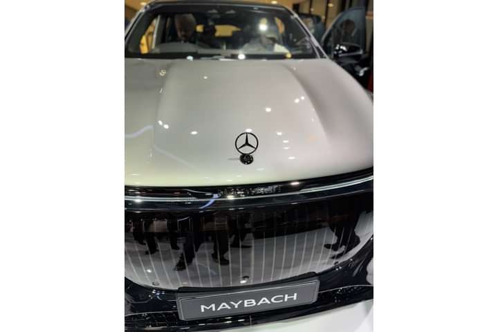 Mercedes-Benz Maybach EQS SUV EV front badge