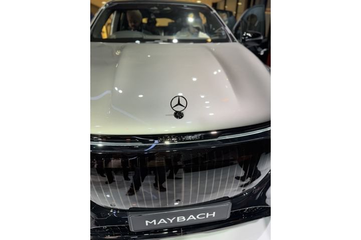 Mercedes-Benz Maybach EQS SUV EV front badge