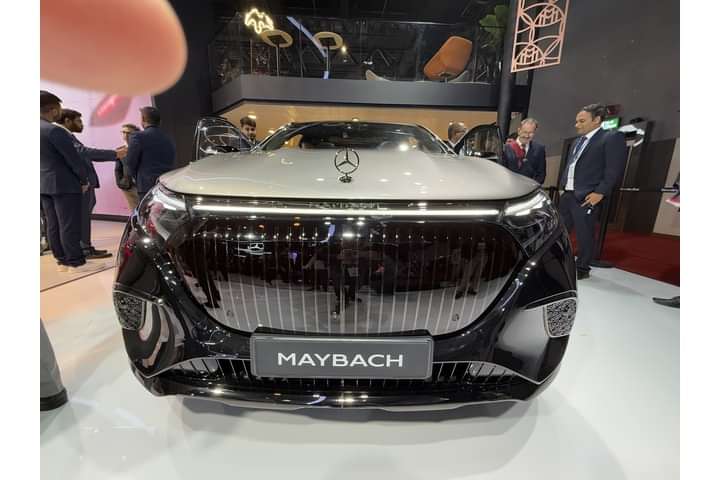 Mercedes-Benz Maybach EQS SUV EV Grille