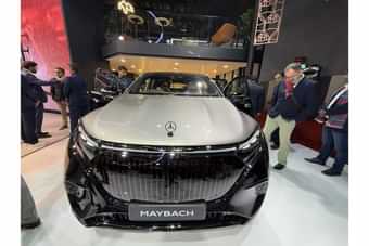 Mercedes-Benz Maybach EQS SUV EV Front View Mercedes-Benz Maybach EQS SUV EV Front View