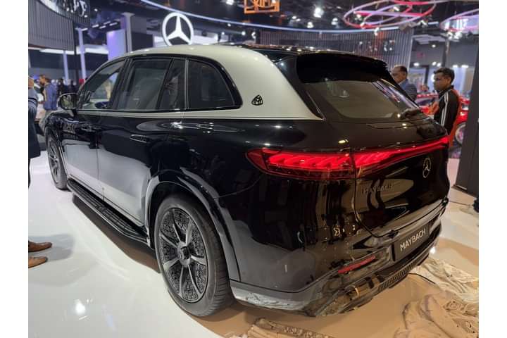 Mercedes-Benz Maybach EQS SUV EV Left Rear Three Quarter