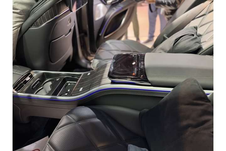 Mercedes-Benz Maybach EQS SUV EV Rear Row Centre Arm Rest