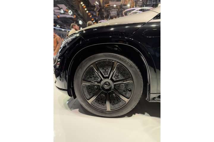 Mercedes-Benz Maybach EQS SUV EV Front Fender