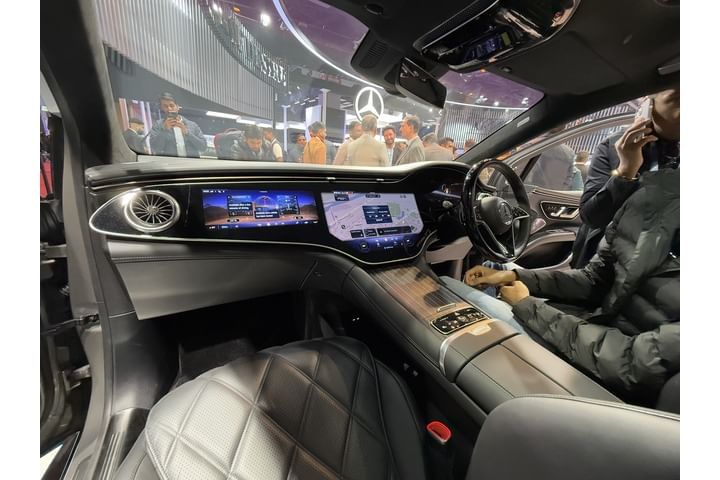 Mercedes-Benz Maybach EQS SUV EV Dashboard
