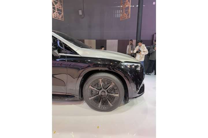 Mercedes-Benz Maybach EQS SUV EV Wheel