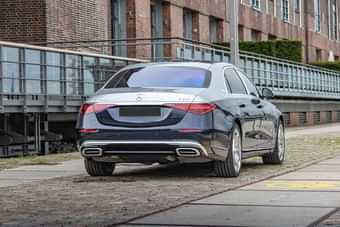Mercedes-Benz Maybach S-Class Right Rear Three Quarter Mercedes-Benz Maybach S-Class Right Rear Three Quarter
