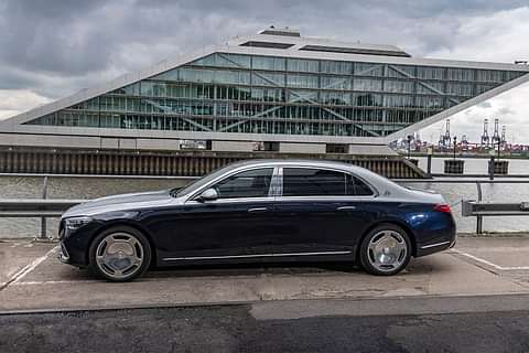 Mercedes-Benz Maybach S-Class 2022 S580 Left Side View