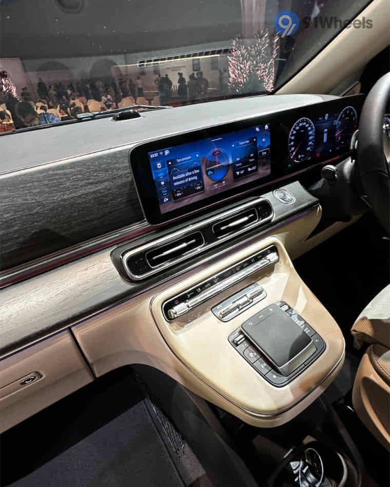 Dashboard & Front Cabin - 3