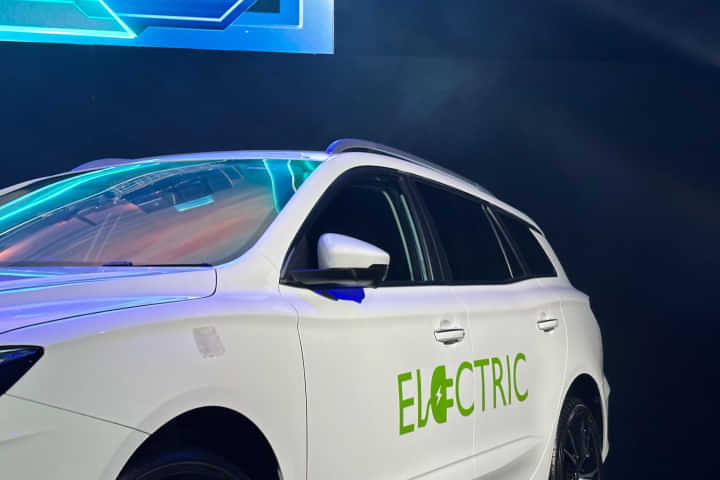 MG 5 EV Outer Rear View Mirror ORVM Controls