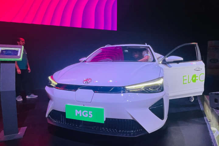 MG 5 EV Closed Hood/Bonnet
