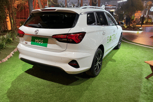 MG 5 EV Price - Launch Date, Images, Colours & Reviews