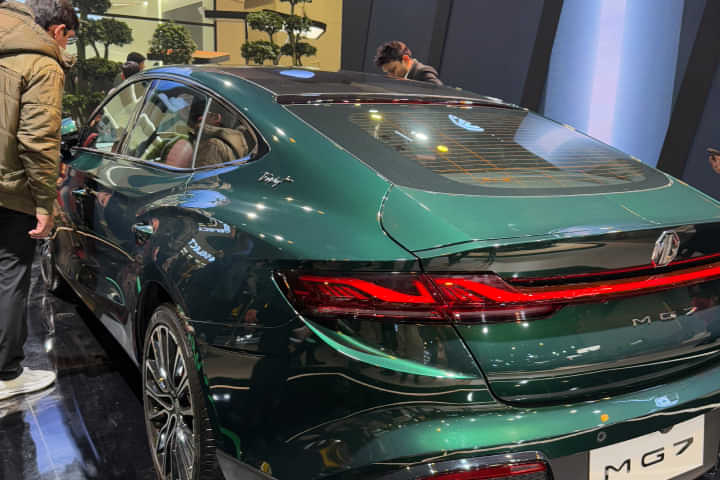 MG 7 Rear Windshield/Windscreen