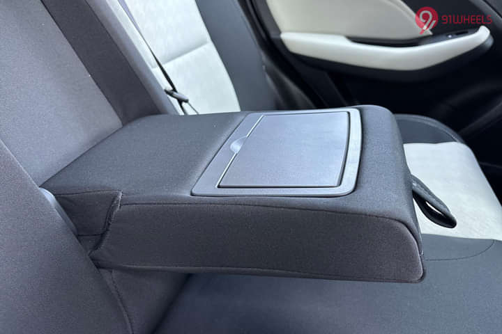 MG Astor Rear Row Centre Arm Rest
