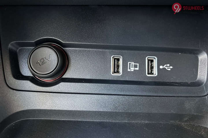 MG Astor USB Port/Power Socket/Wireless Charging