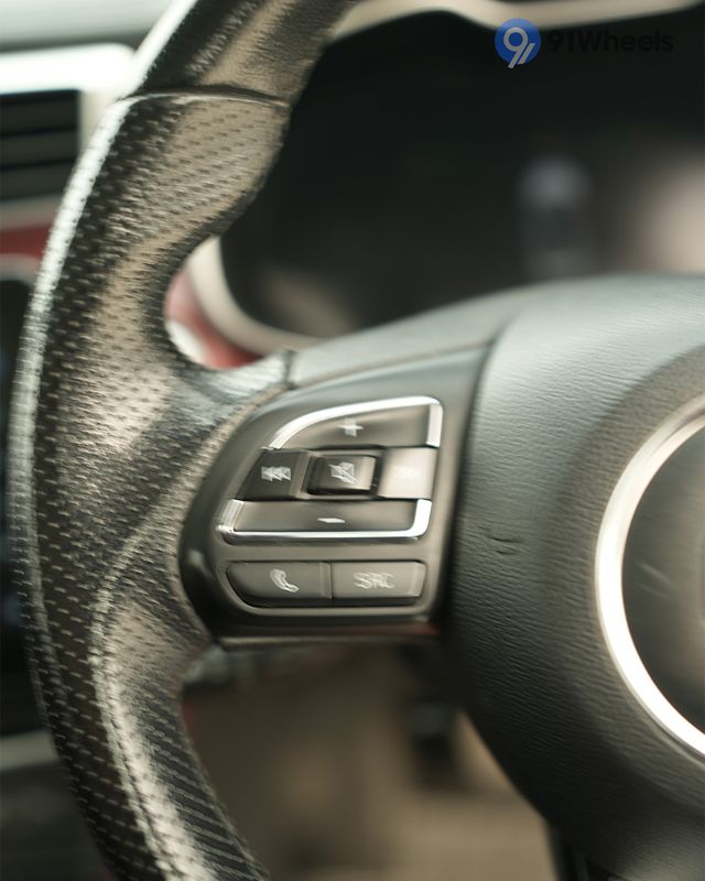 Astor Left Steering Mounted Controls