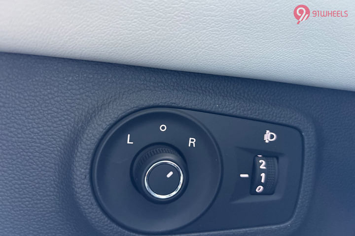 MG Astor Outer Rear View Mirror ORVM Controls