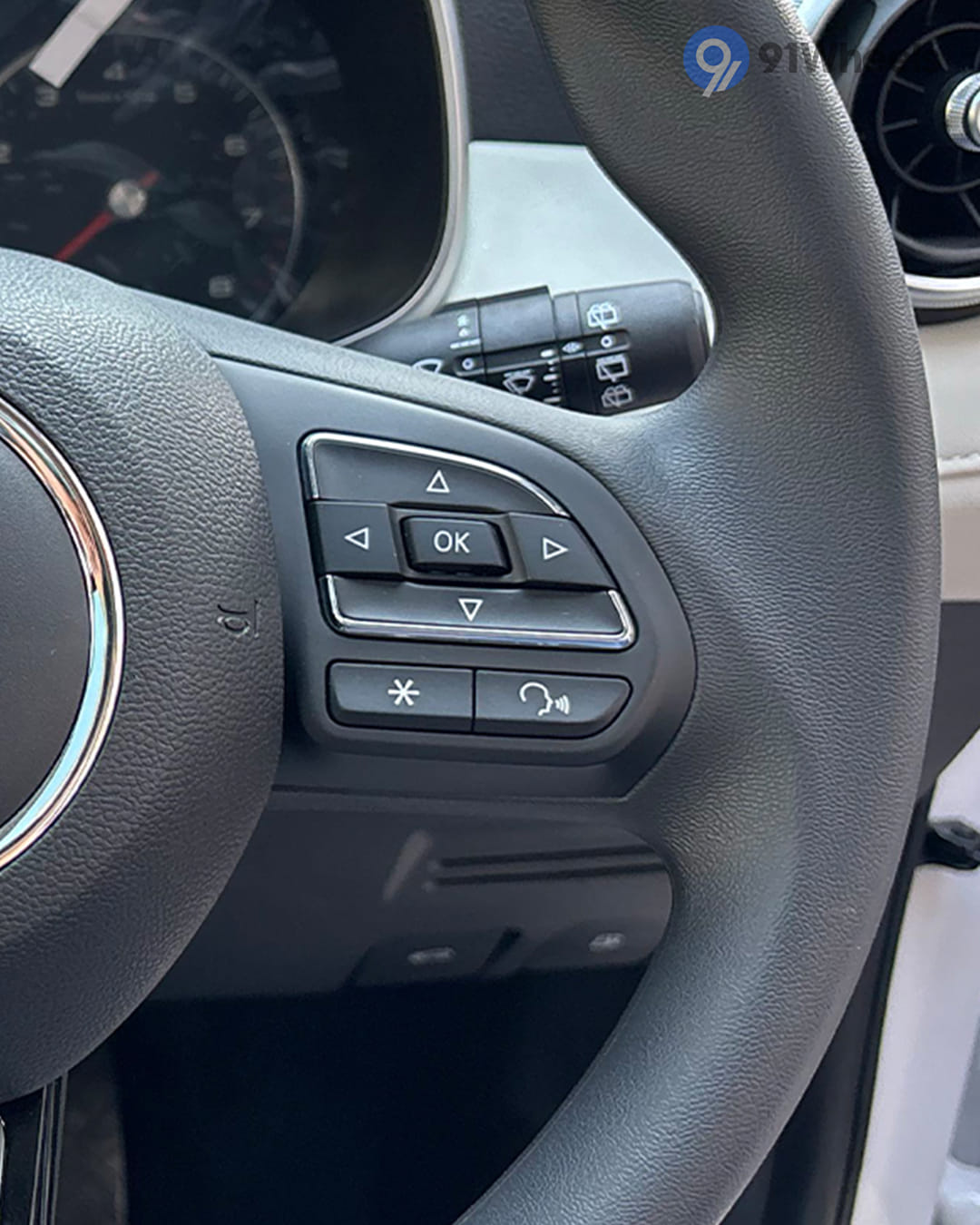 MG Astor Right Steering Mounted Controls