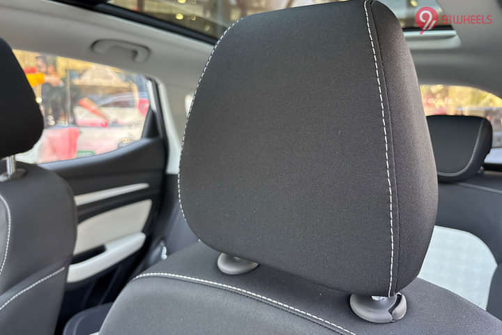 MG Astor Front Seat Headrest