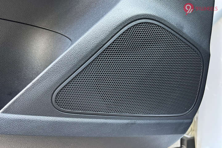 MG Astor Front Speakers
