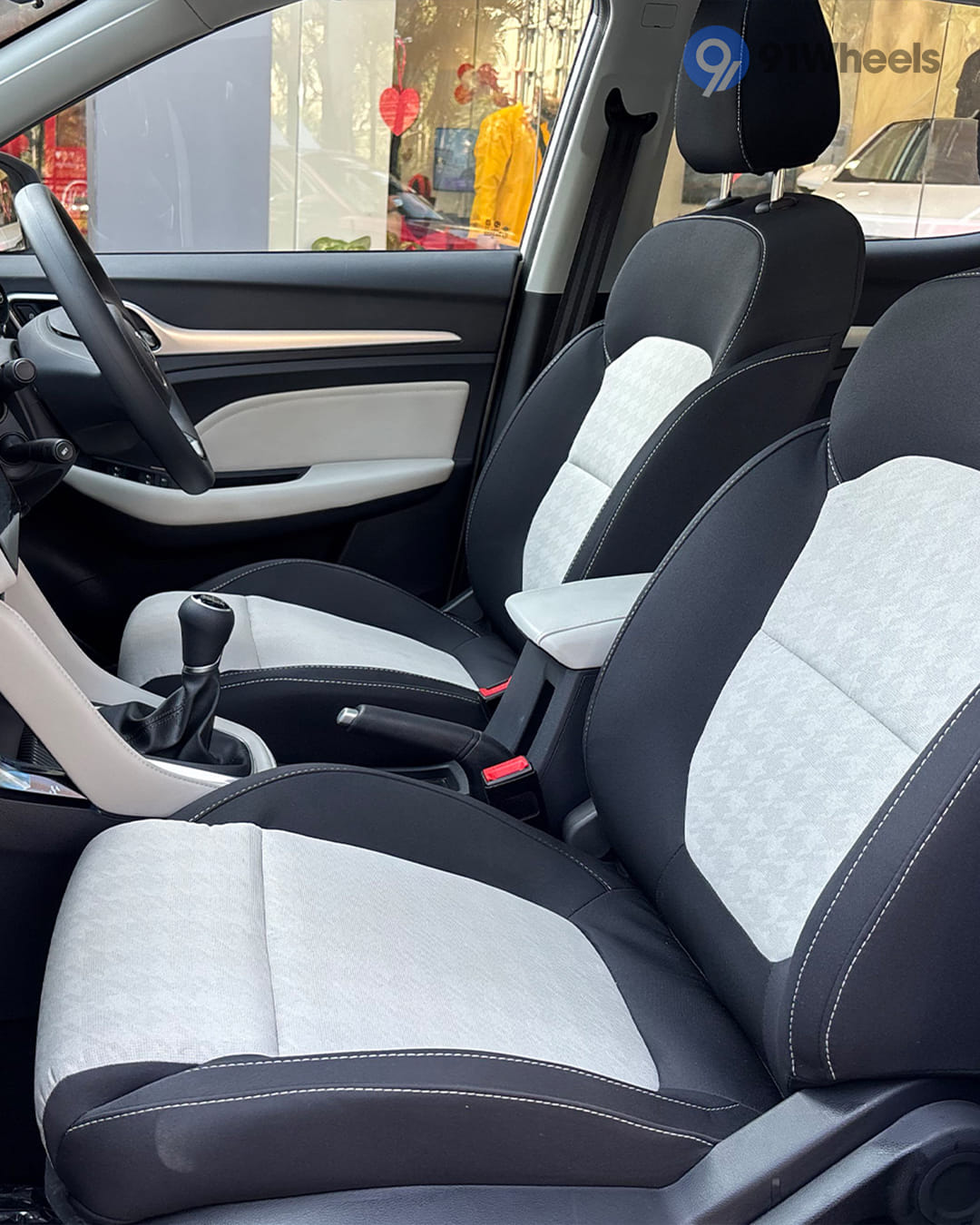 MG Astor Front Row Seats