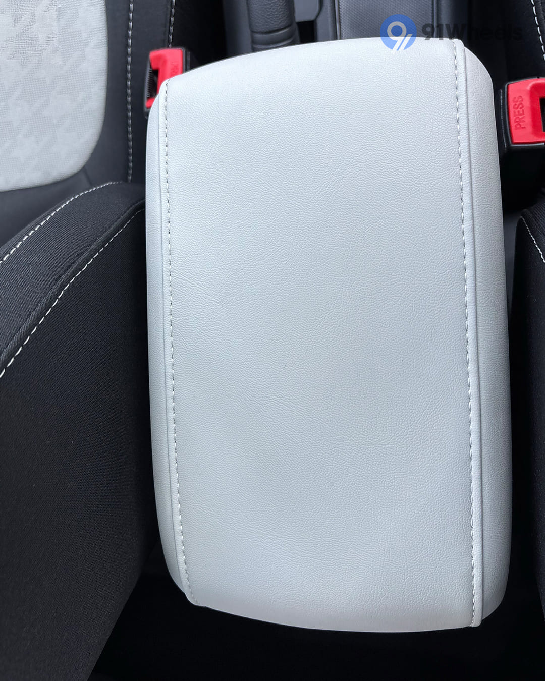 MG Astor Front Centre Arm Rest