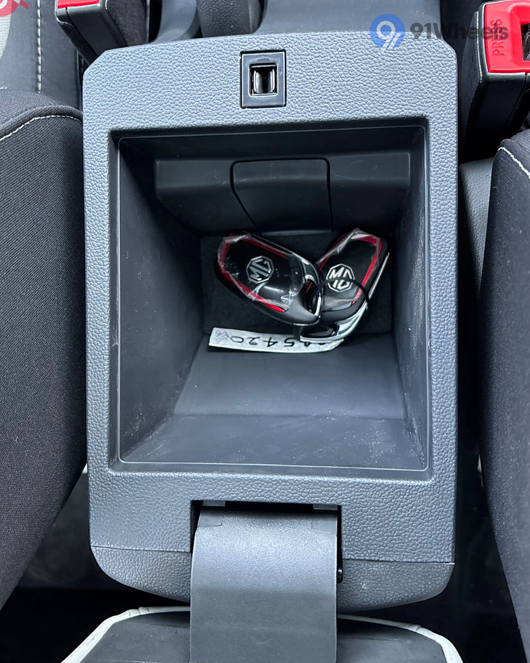 Dashboard & Front Cabin - 8