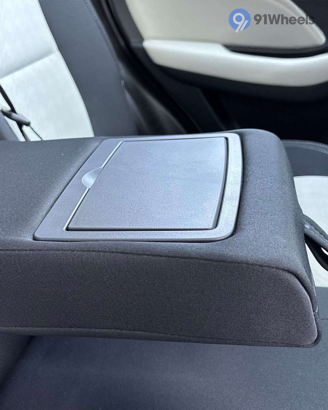 MG Astor Rear Centre Arm Rest