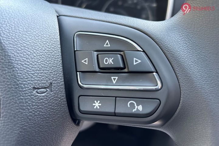 MG Astor Right Steering Mounted Controls