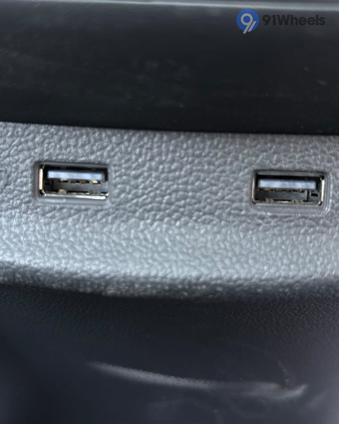 Dashboard & Front Cabin - 5