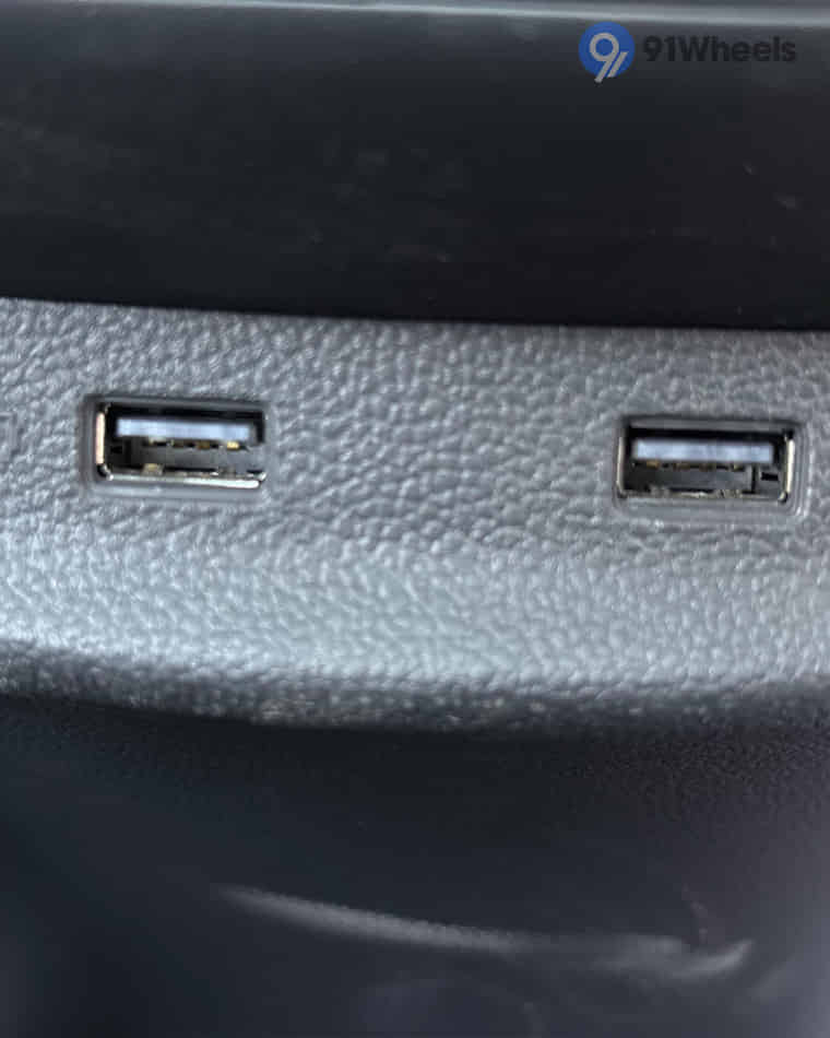 Dashboard & Front Cabin - 5