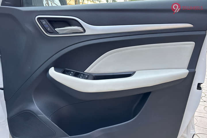 MG Astor Driver Side Front Door Pad