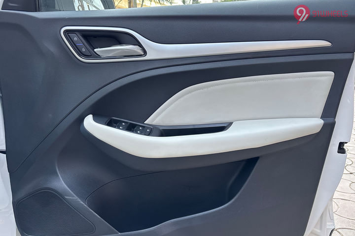 MG Astor Driver Side Front Door Pad
