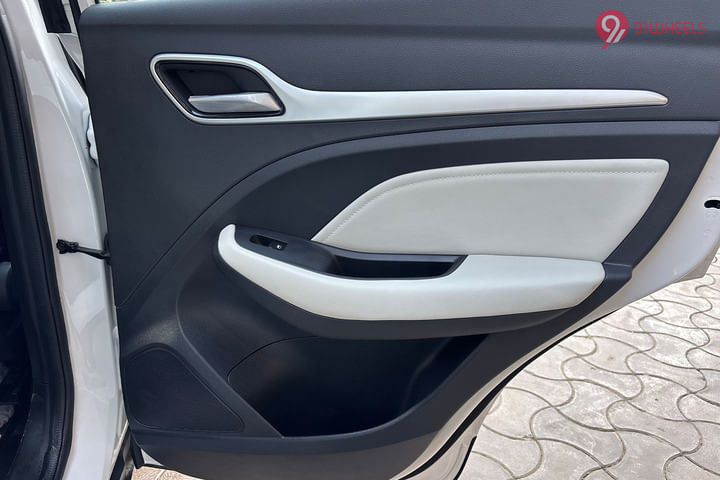 MG Astor Rear Door Pad Handle