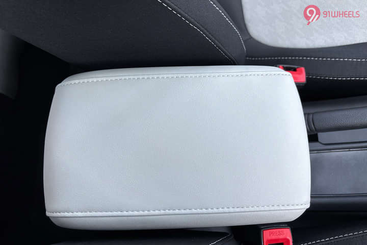 MG Astor Front Centre Arm Rest