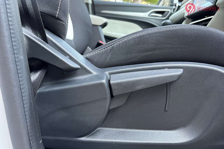 MG Astor Seat Adjustment for Driver