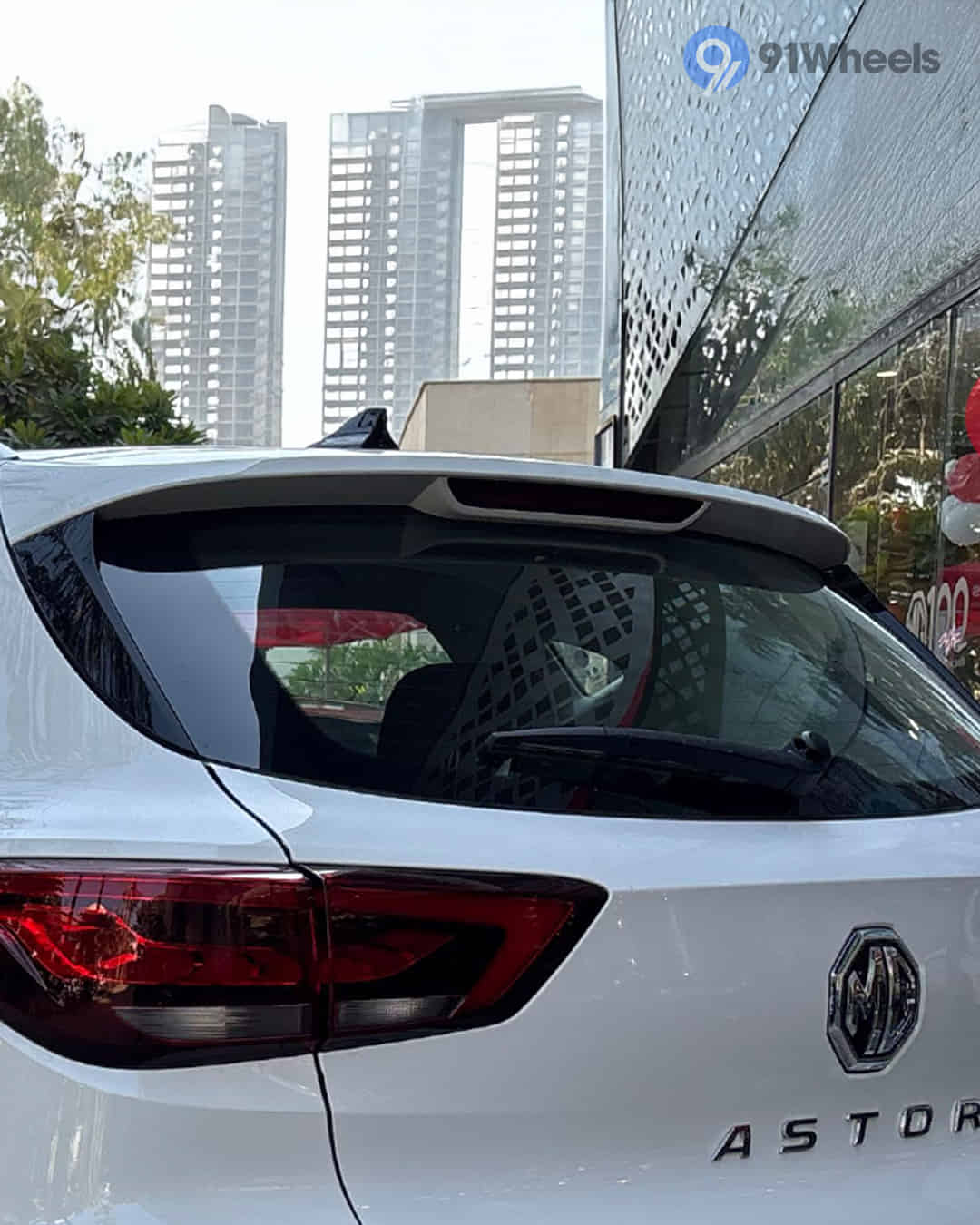 Rear Windshield / Windscreen