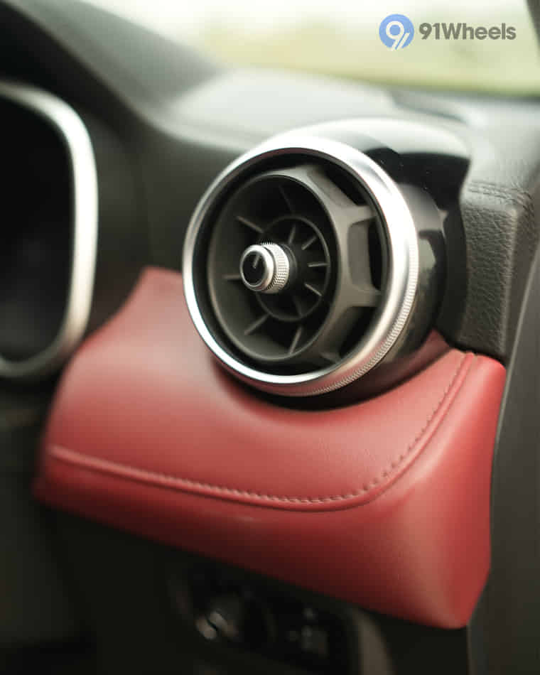 Dashboard & Front Cabin - 3