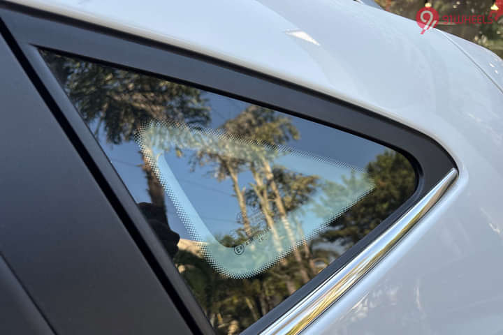 MG Astor Rear Quarter Glass