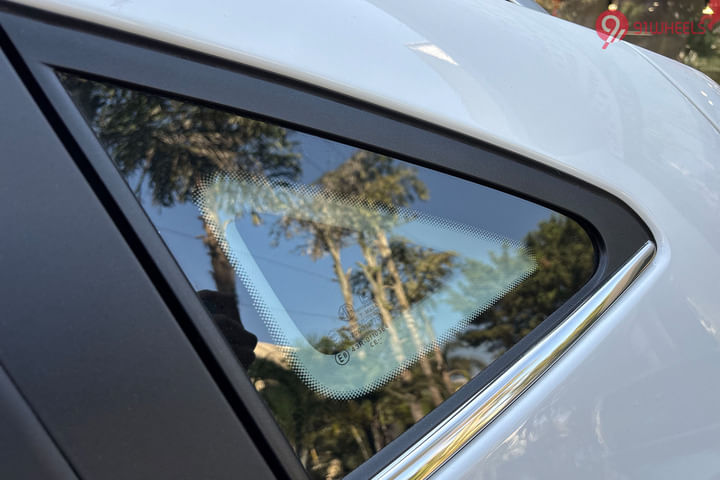 MG Astor Rear Quarter Glass