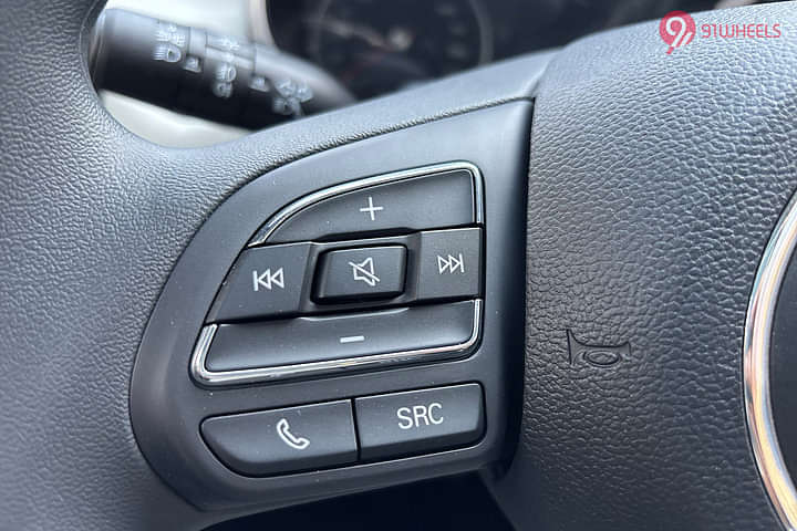 MG Astor Left Steering Mounted Controls