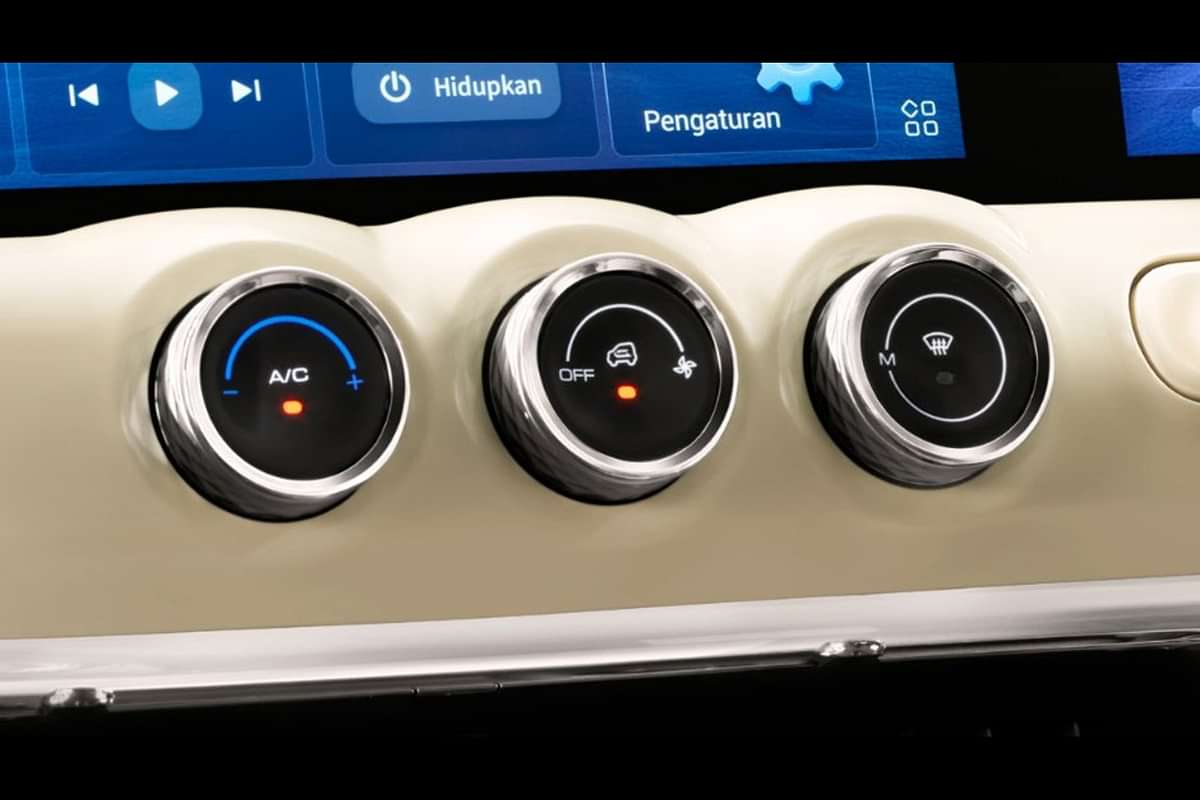 MG Binguo EV AC Controls