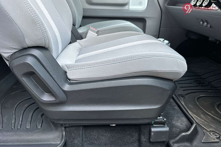 MG Comet EV Seat Adjustment for Driver