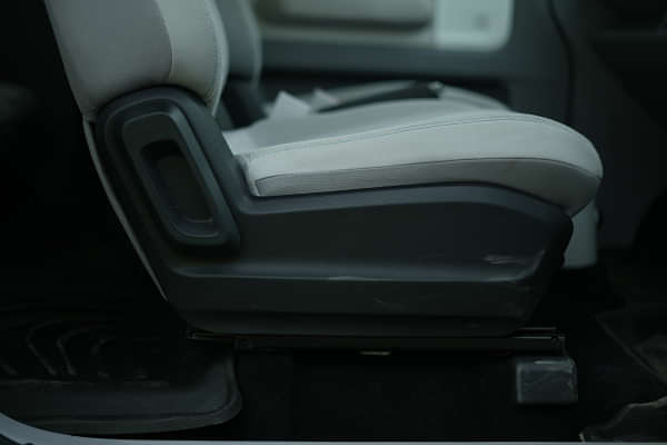 MG Comet EV Seat Adjustment for Driver