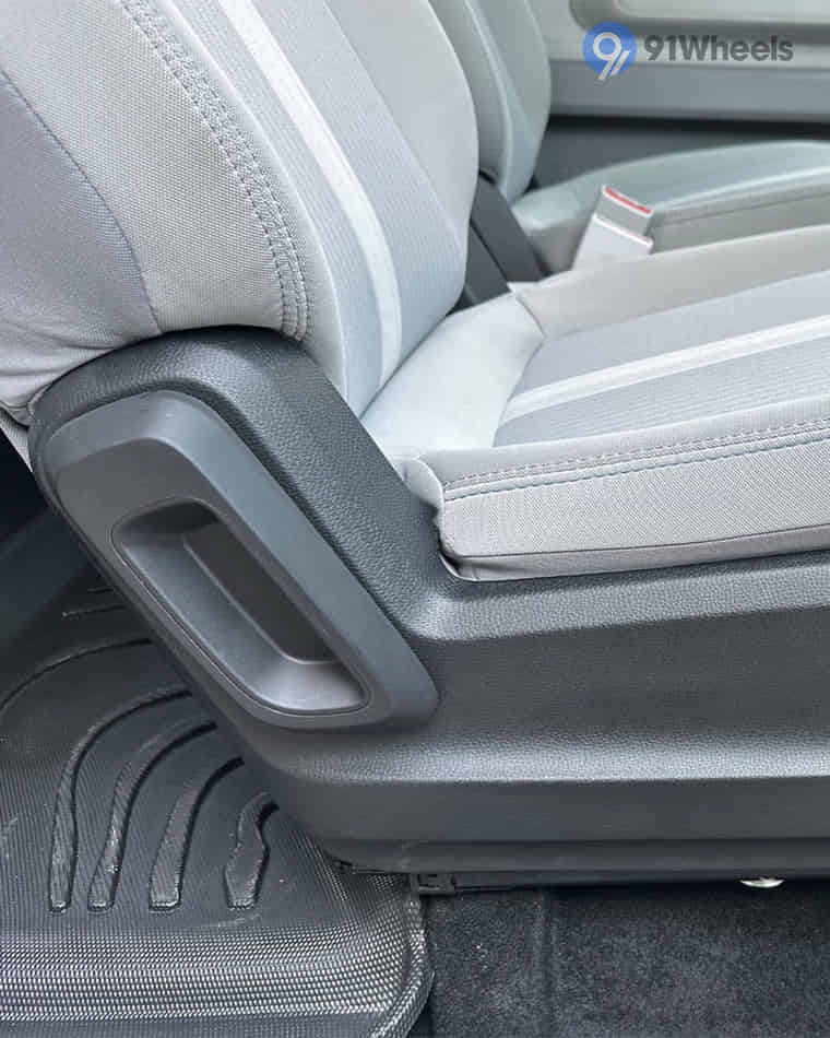 Seats & Cabin Comfort - 5 Seats & Cabin Comfort - 5