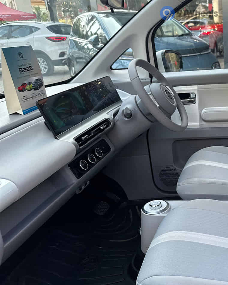 Dashboard & Front Cabin - 8 Dashboard & Front Cabin - 8