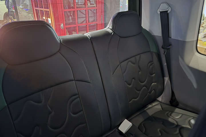 MG Comet EV Front Row Seats