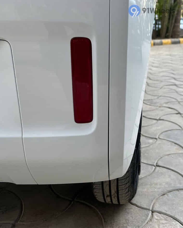 Headlights & Tail-lights - 5 Headlights & Tail-lights - 5